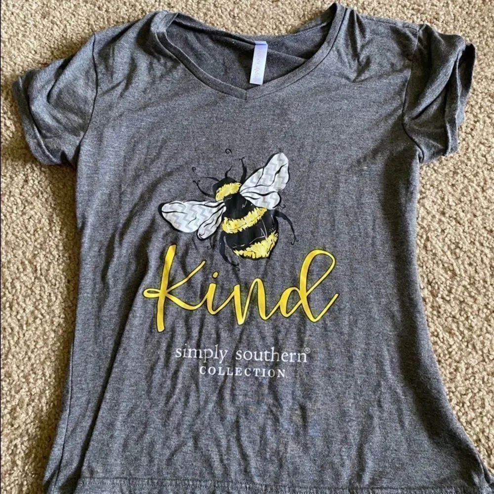 Womens Simply Southern Bee Kind Tshirt
